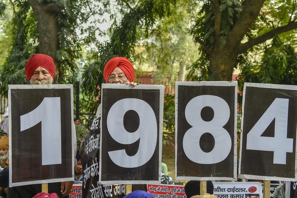 New Delhi: Family members of the victims of 1984 anti-Sikh riots stage a protest at Jantar Mantar, in New Delhi, Thursday, Nov 1, 2018. (PTI Photo/Ravi Choudhary) (PTI11_1_2018_000104B)