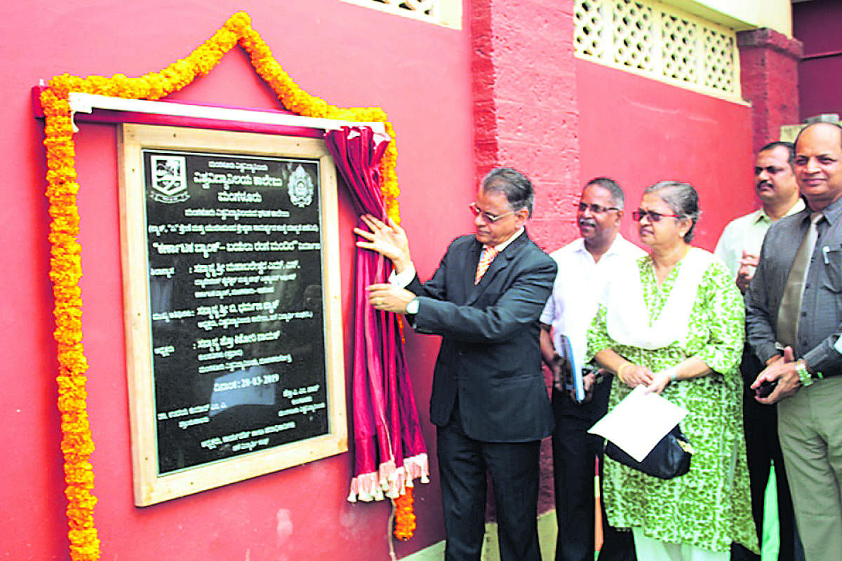 Karnataka Bank Managing Director and CEO Mahabaleshwara M S unveils a plaque for the open air theatre on University College campus in Hampankatta, Mangaluru on Thursday.