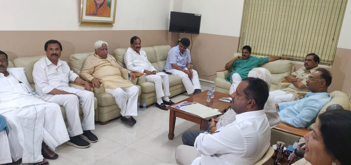 Wary of dissidence and the threat of sabotage, the Congress on Friday warned party cadre of "strong disciplinary action" if they were found to be working against the Congress-JD(S) alliance in Karnataka.  DH file photo
