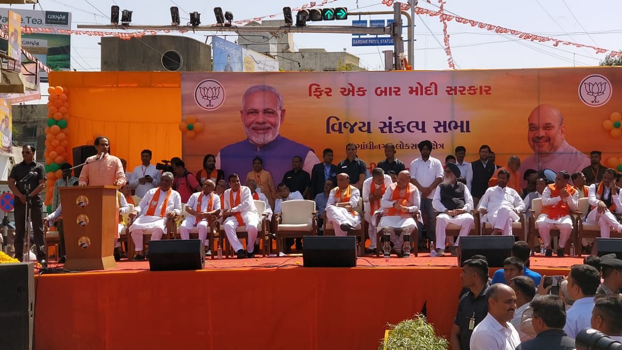 Shiv Sena President Uddhav Thackeray addresses BJP President Amit Shah's campaign rally in Ahmedabad on Saturday. DH photo