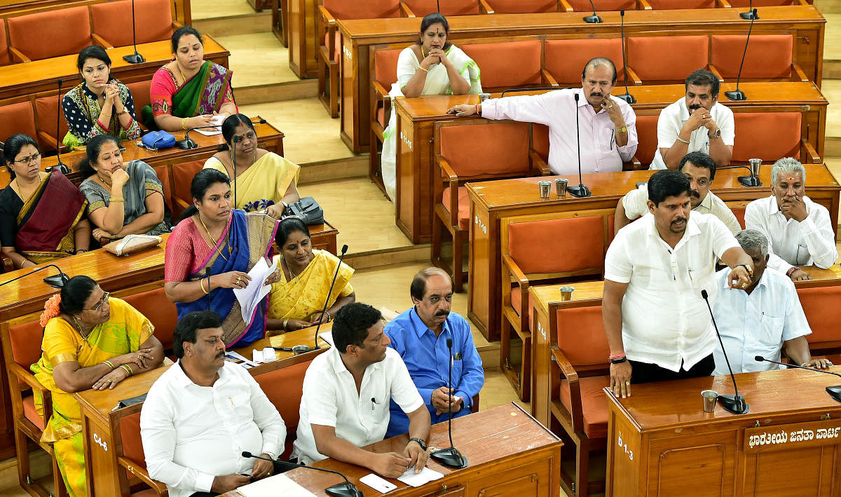Corporators discuss the water crisis in the city during the BBMP council meeting on Saturday. DH PHOTO/ KRISHNAKUMAR P S
