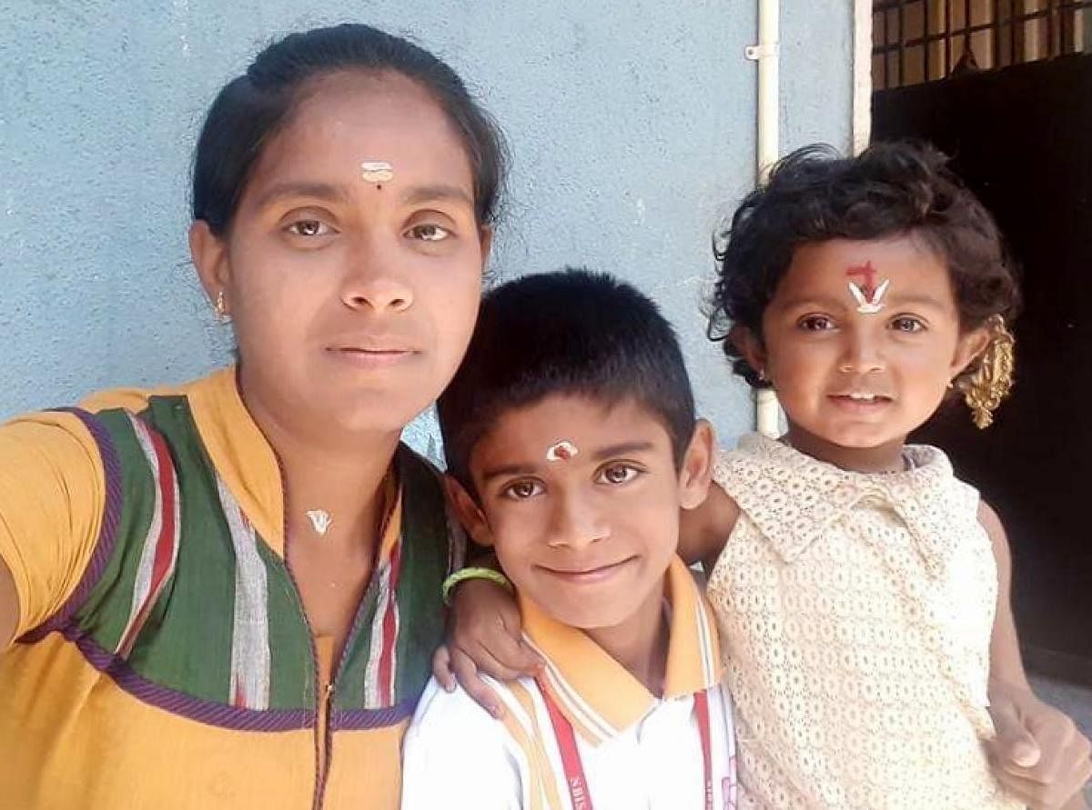 While Meena and her daughter Suguna died, her son, 6-year-old Charan, is battling for life at a private hospital. The doctors are yet to rule him out of danger, the police said.
