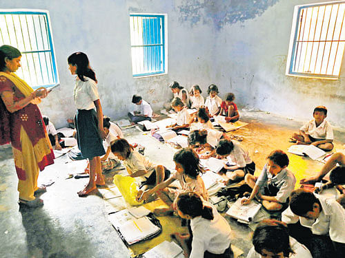 According to one statistics published in a vernacular daily, there are 205 teachers for Biology, 296 for Chemistry, 176 for Maths, 876 teachers for Political Science in these government schools, but only seven for Physics. Deccan Herald file photo