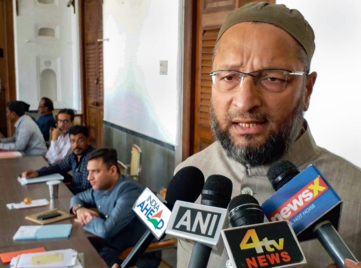 Addressing a rally here in east Maharashtra in support of Vanchit Bahujan Aghadi (VBA) nominee, Owaisi alleged that the prime minister was trying to "save" the Sangh Parivar in the Samjhauta train blast case. (PTI File Photo)