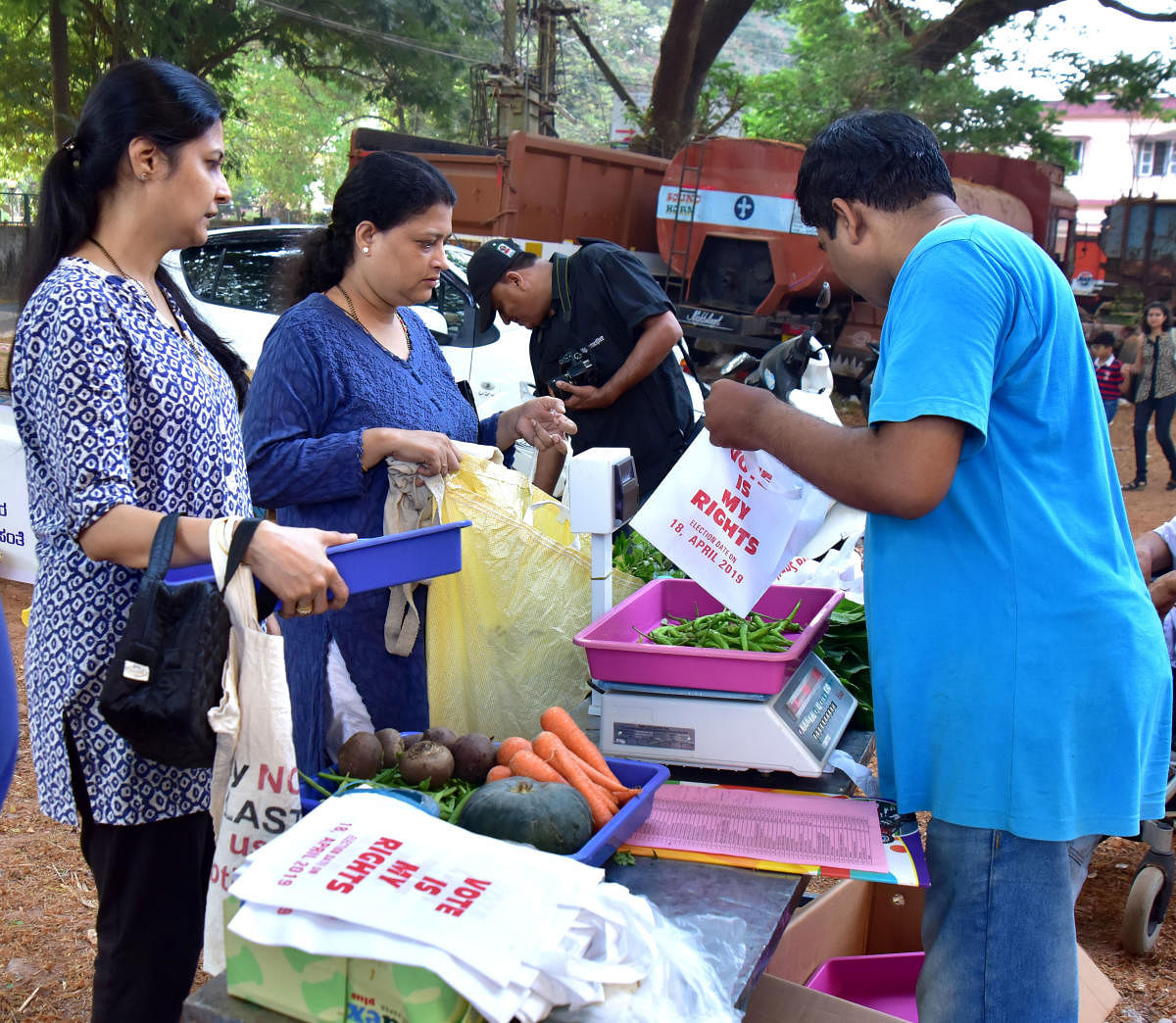 Voter awareness drive was held at Savayava Santhe held at Mannagudde, Mangaluru, on Sunday.