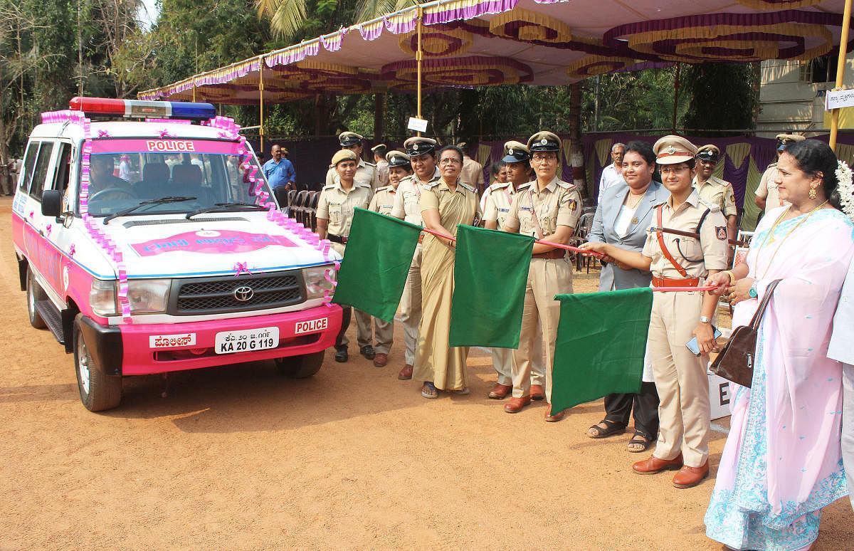 Superintendent of Police Nisha James flags off the Abbakka Rani Force vehicle in Udupi on Tuesday.