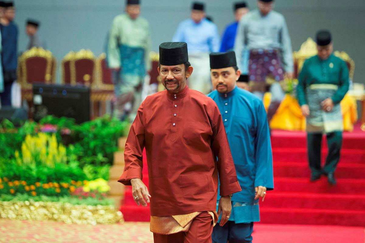 Brunei's Sultan Hassanal Bolkiah leaves after speaking at an event in Bandar Seri Begawan on April 3, 2019. - Brunei's sultan called for Islamic teachings in the country to be strengthened as strict new sharia punishments, including death by stoning for gay sex and adultery, were due to come into force on April 3. (AFP) 