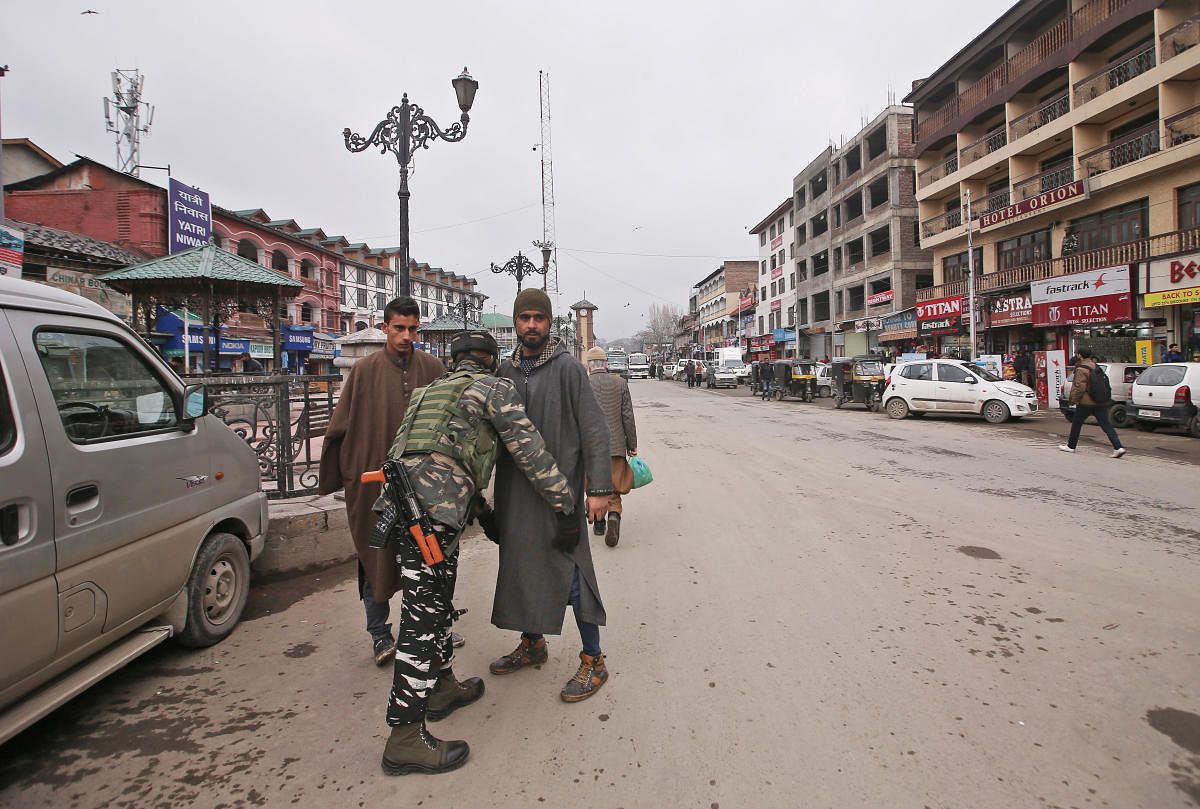 The decision of J&K government to halt movement of civilian traffic on Srinagar-Jammu national highway for two days a week to facilitate movement of forces for the upcoming parliamentary elections, evoked strong resentment in Kashmir on Thursday. PTI file photo