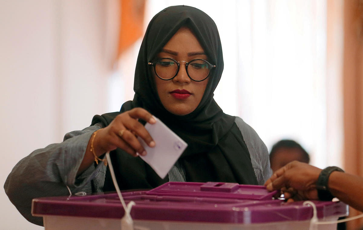 A Maldivian living in Sri Lanka casts her vote during the Maldives parliamentary election day at the Maldives embassy in Colombo, Sri Lanka on April 6, 2019. REUTERS
