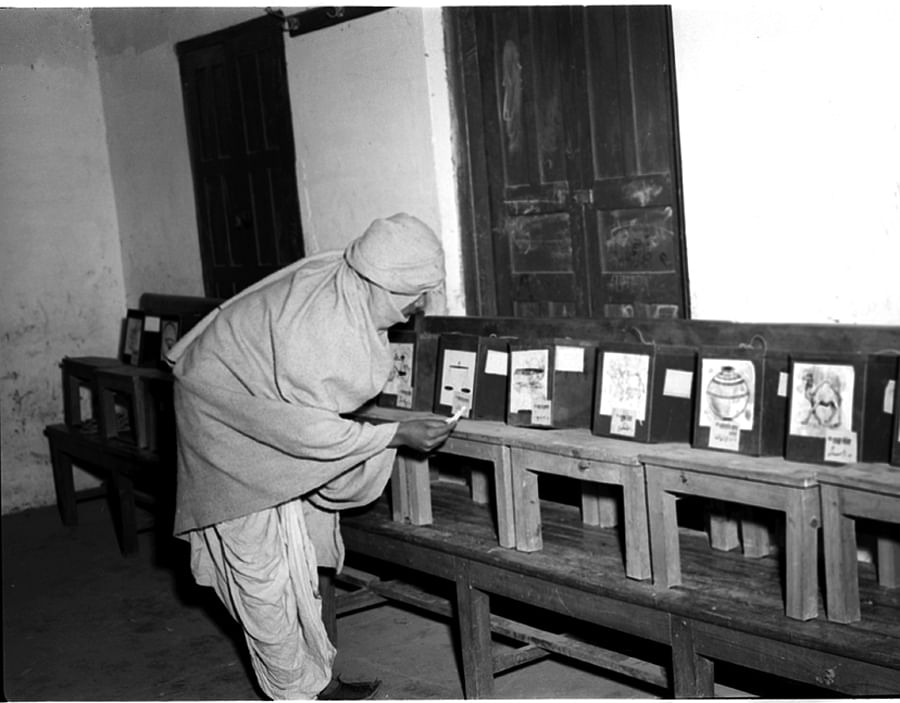 Ballot boxes in the 1952 election. Picture credit: commons.wikimedia.org