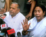 Samajwadi Party Chief Mulayam Singh Yadav and West Bengal Chief Minister Mamata Banerjee addressing the press after their meeting in New Delhi on Wednesday. PTI Photo