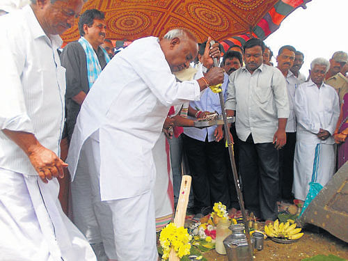 Former Prime Minister H D Deve Gowda takes part in ground breaking ceremony for the construction of Basavana Theertha Check dam across Veda river near Yagatipura on Friday.