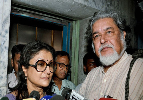 Film director Aparna Sen and her husband after being questioned by ED (Enforcement Directorate) officials in connection with Saradha Chit Fund scam at their Salt Lake office in North 24 Pargana district on Monday. PTI Photo