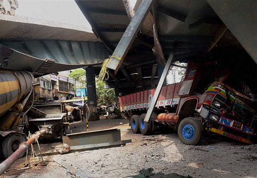 A scene from flyover collapse in Kolkata