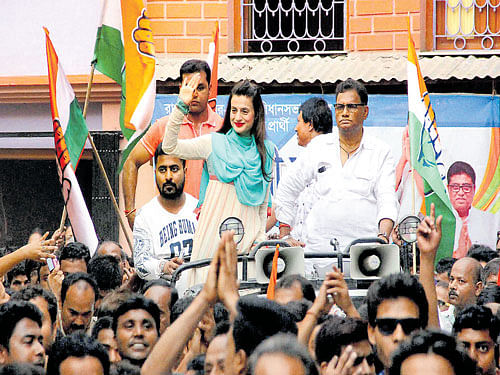 star power: Actor Amisha Patel campaigns for Congress candidate Sankar Singh at Ranaghat in Nadia district of West Bengal on Monday. PTI