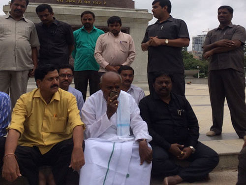 The 83-year-old Janata Dal (Secular) supremo is sitting on fast near the Mahatma Gandhi statue next to Vidhana Soudha, the state secretariat here.