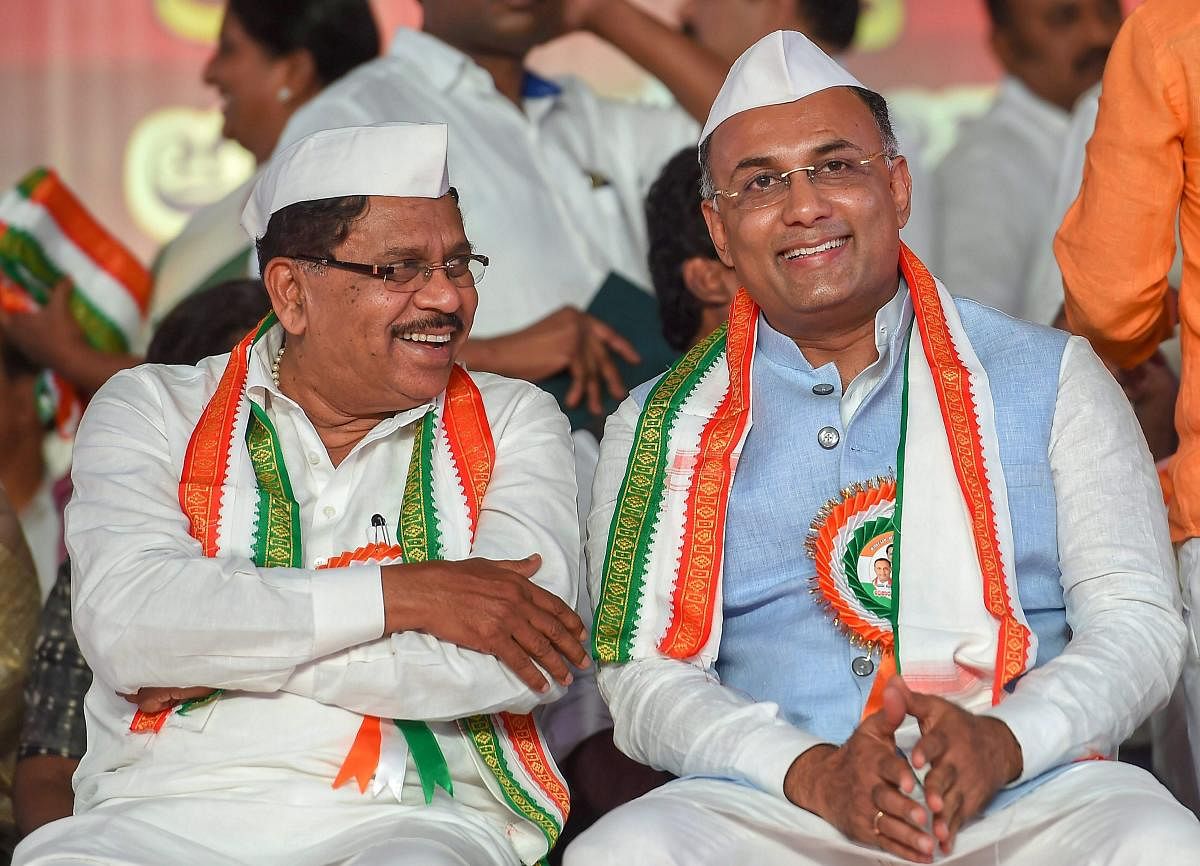 KPCC's newly-appointed President Dinesh Gundu Rao (R) with outgoing KPCC President G Parameshwara during a ceremony to take charge of the office, in Bengaluru on Wednesday. PTI Photo