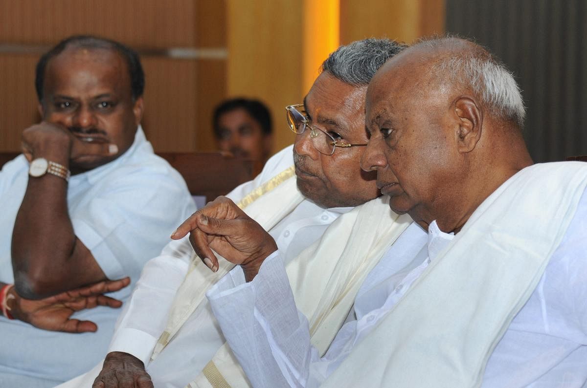 Former prime minister and JDS National President HD Devegowda(R), former chief minister Siddaramaiah(c) and Karnataka Chief Minister HD Kumaraswamy. PTI file photo