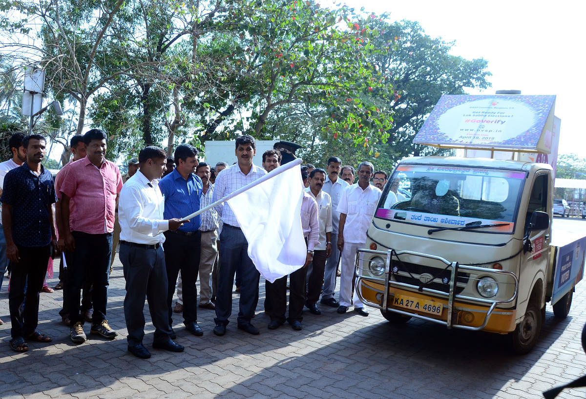 Deputy Commissioner and District Returning Officer Sasikanth Senthil flags off 'Matadana Jagruti Ratha', on the premises of DC's office in Mangaluru on Saturday. District SVEEP committee chairman and zilla panchayat CEO Dr R Selvamani, MCC Commissioner B