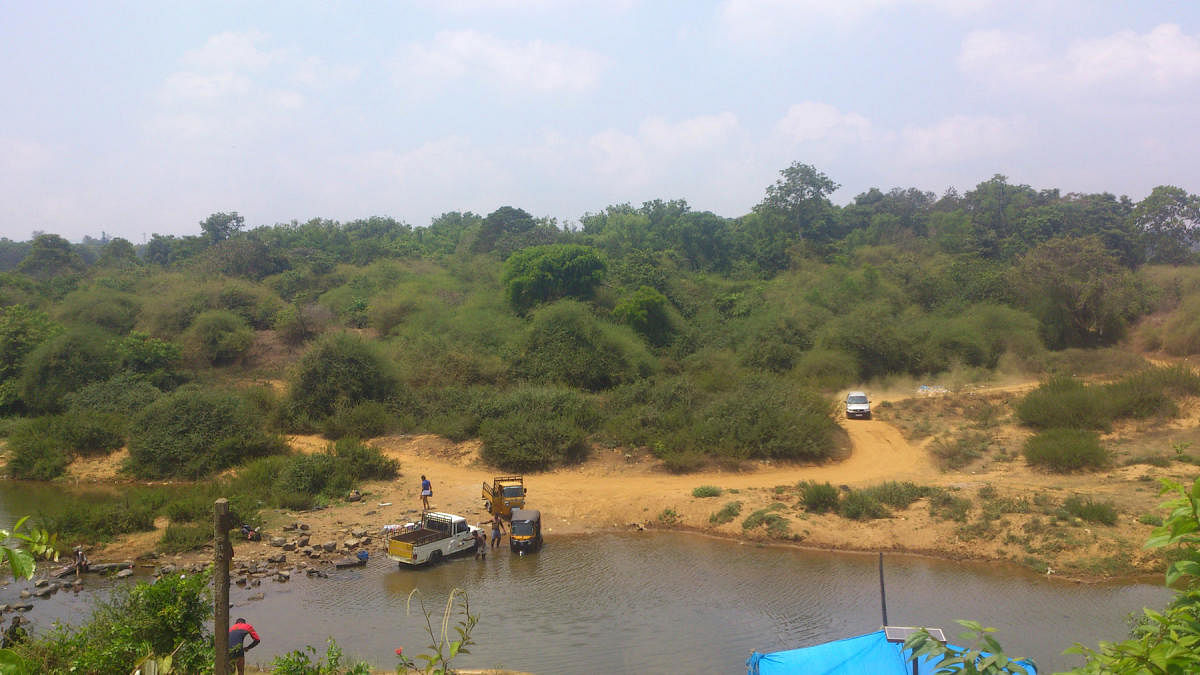 The washing of vehicles in River Cauvery is contaminating the water at Cheriyaparambu near Napoklu.