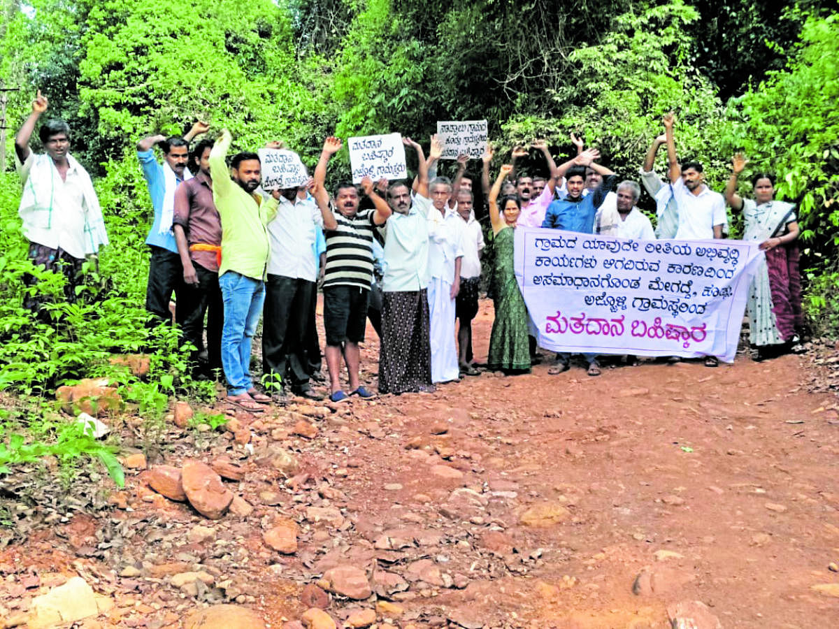 Residents of Koodlu, Ajjoli, Megadde and Vanajaru display a banner boycotting the election in Udupi district.