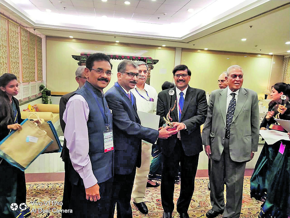 Dr Christopher Sudhakar, director (Quality), MAHE, received a memento from MHRD Secretary R Subrahmanyam.