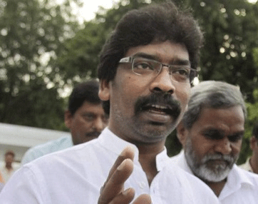 Jharkhand Chief Minister Hemant Soren spent the last two days in Delhi where he frantically tried to make Congress agree to continue the alliance. However, he said, the grand old party made unrealistic demands. PTI file photo
