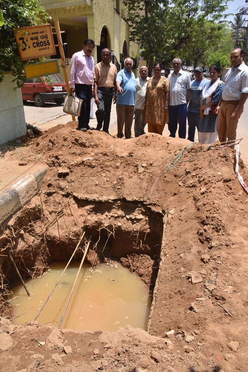 Residents of Bhuvanagiri, Banaswadi, show the contaminated Cauvery water. DH PHOTO/JANARDHAN B K