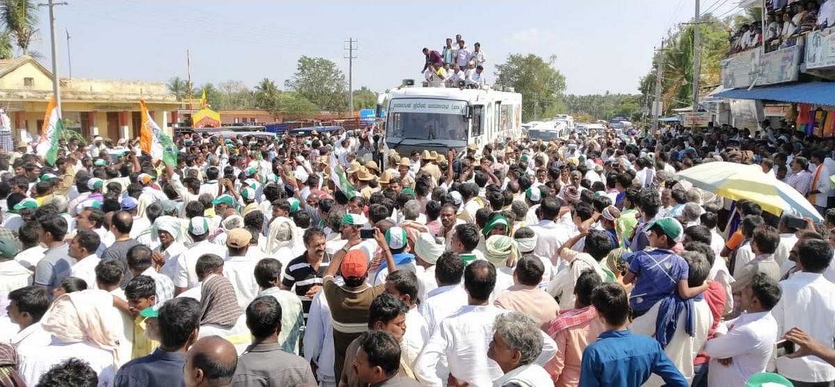 Chief Minister H D Kumaraswamy holds a road show in Basasralu village of Mandya district on Tuesday. DH Photo/Yogesh M N