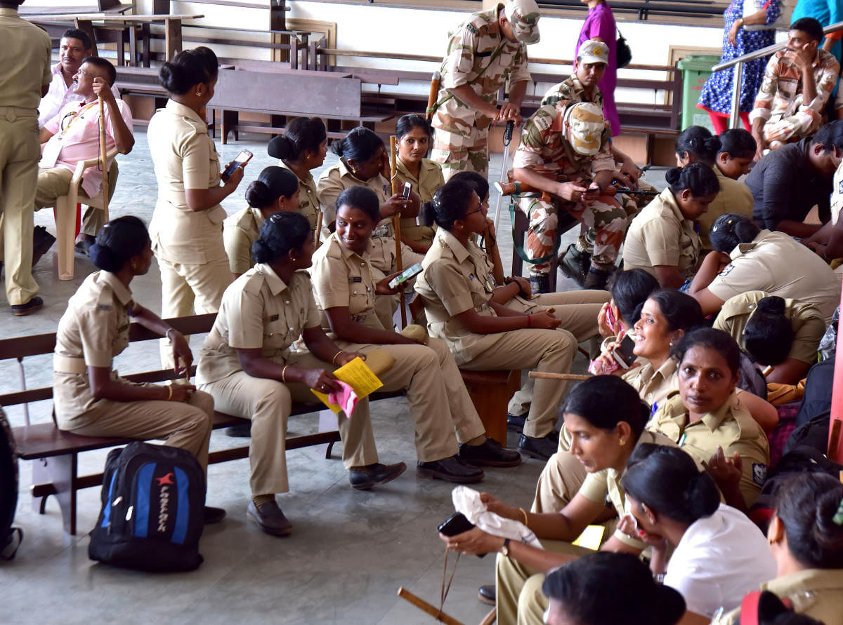 Police personnel and paramilitary personnel at mustering centre at Canara College, Mangaluru, on Wednesday.