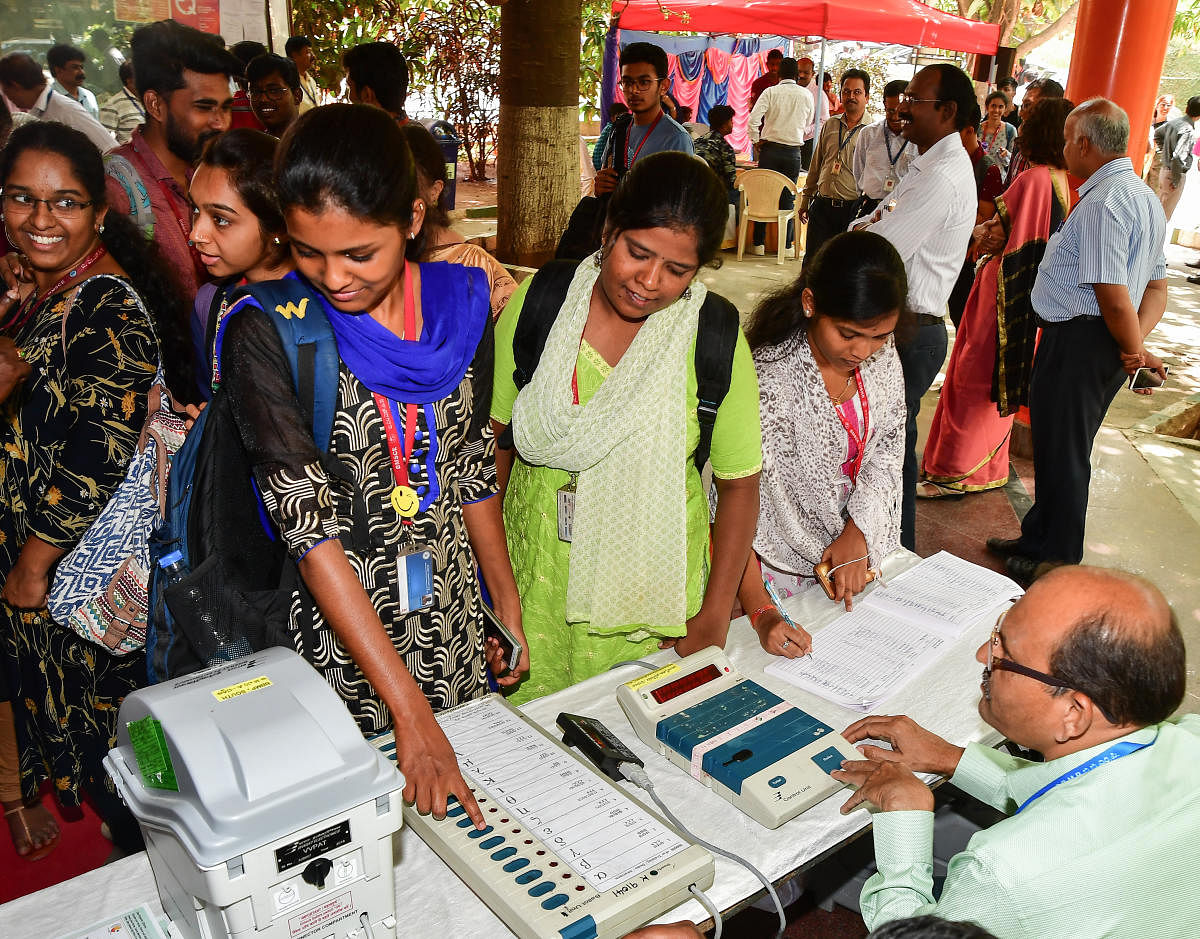 Students learn the workings of electronic voting and VVPAT machines during a voter awareness programme at the BMS College of Engineering on Wednesday. DH PHOTO/ANAND BAKSHI