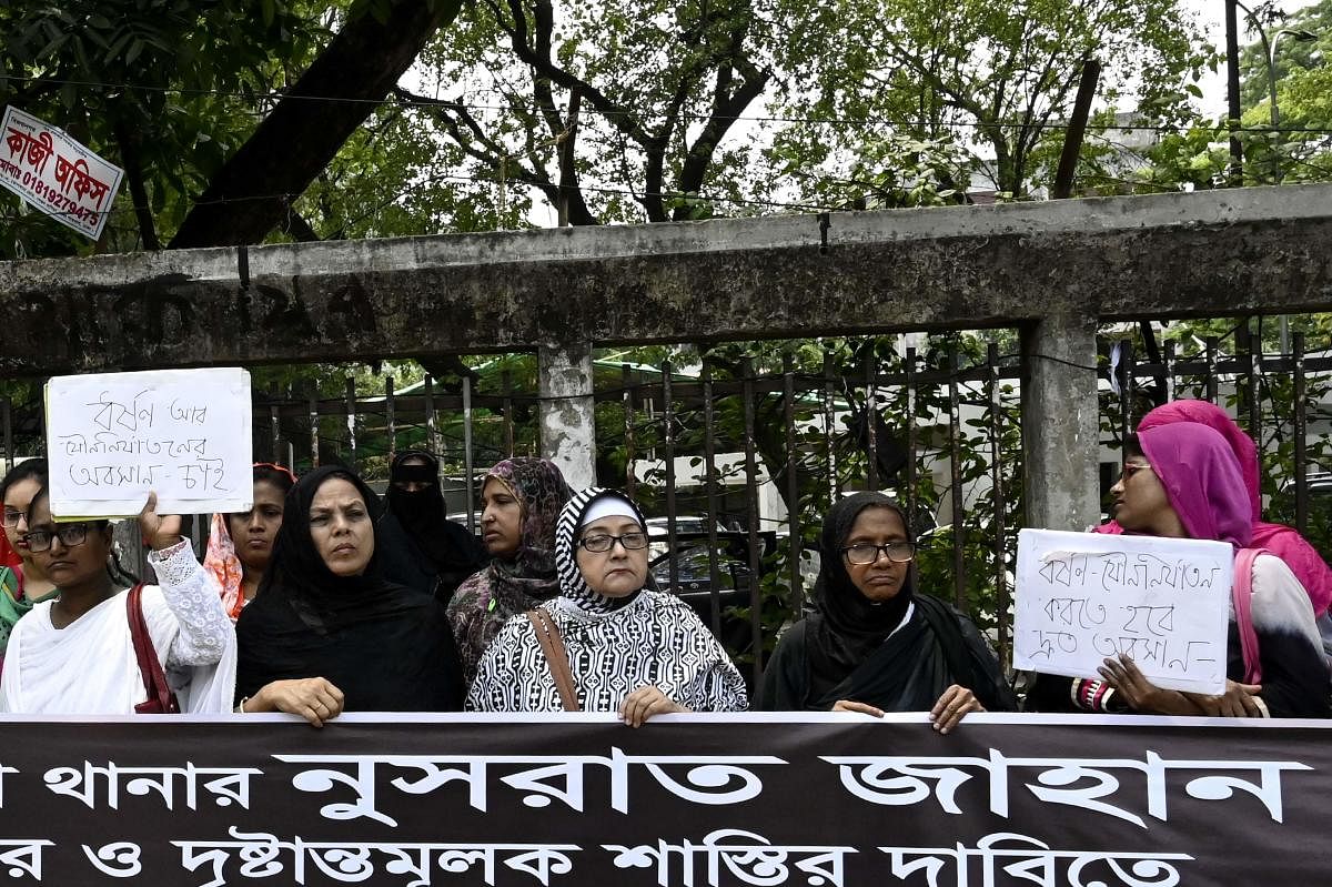 Demonstrations were held across the Bangladesh capital on April 20 for the tenth consecutive day after a teenager who accused a head teacher of sexually harassing her was burned to death. AFP photo