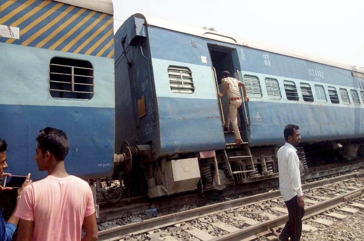 The train was going to New Delhi when the incident occurred near Rooma railway station under Maharajpur police station in Kanpur Nagar district around 12.50 am. (Image for representation)