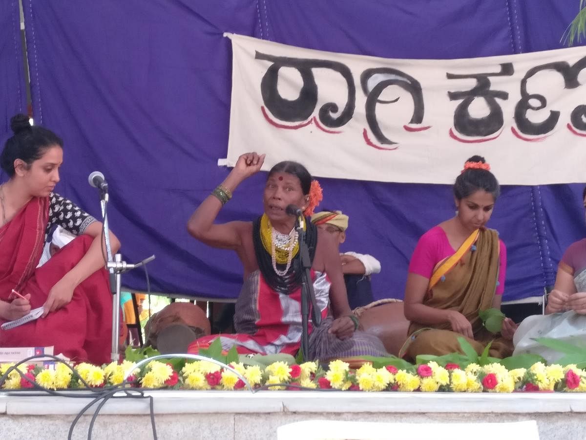 Keeping traditions alive: Padmavathi narrating the story of Seethe Kami. Photos by author