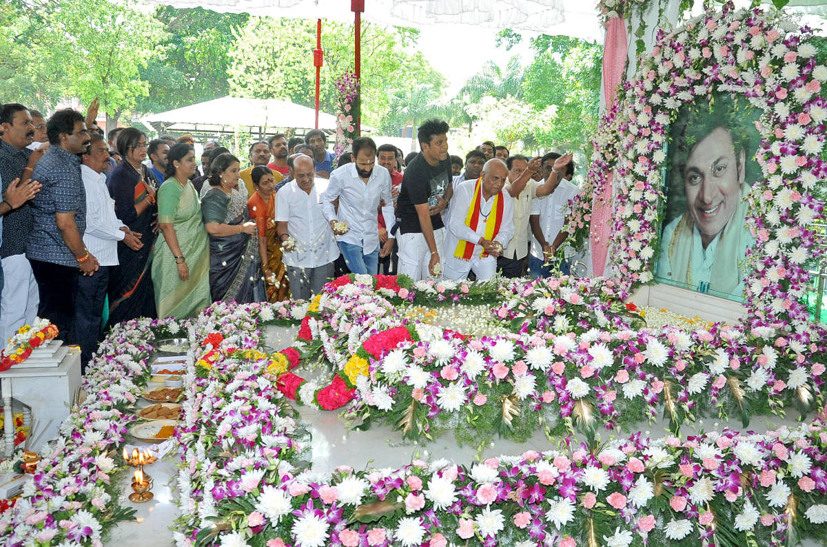 Actors Shivrajkumar and Raghavendra Rajkumar offer floral tributes at the samadhi of thespian Rajkumar on his 91st birth anniversary, at Kanteerava Studio in Bengaluru on Wednesday. Producer Rockline Venkatesh, actor Sumalatha and Geetha Shivrajkumar are