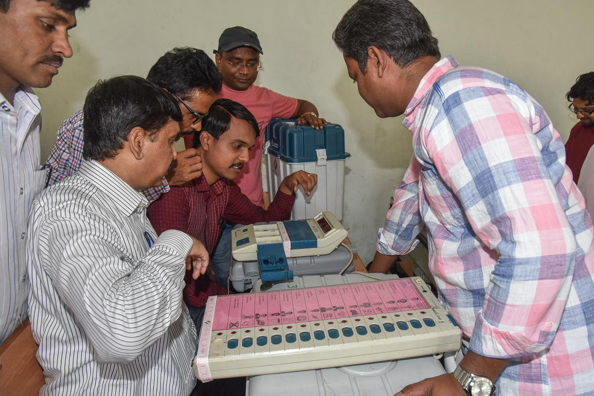 The Supreme Court had on April 8 ordered the counting of VVPAT slips of five EVMs in every constituency instead of one at present to improve voter confidence in the election process. (DH File Photo)