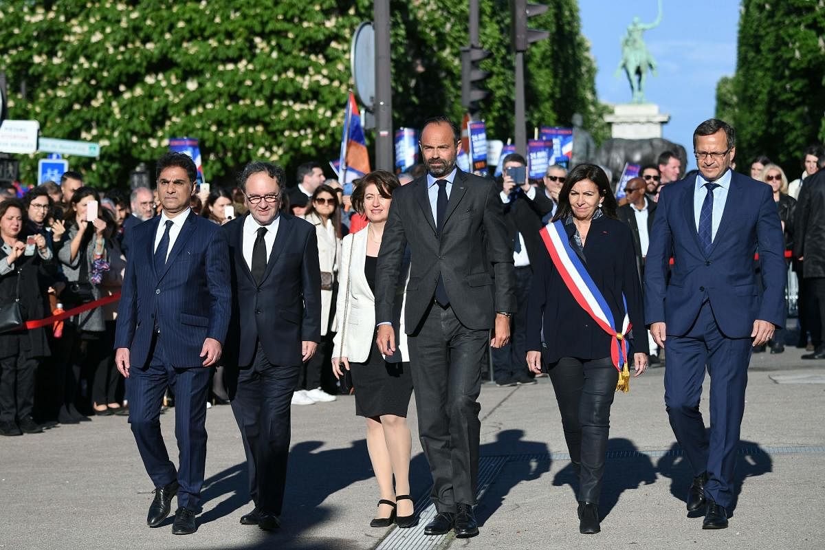 French Prime Minister Edouard Philippe (C), flanked by co-presidents of the Coordination Council of Armenian organisations of France (CCAF), Mourad Franck Papazian (L) and Ara Toranian (2nd L), Mayor of Paris Anne Hidalgo (2nd from R) and president of the
