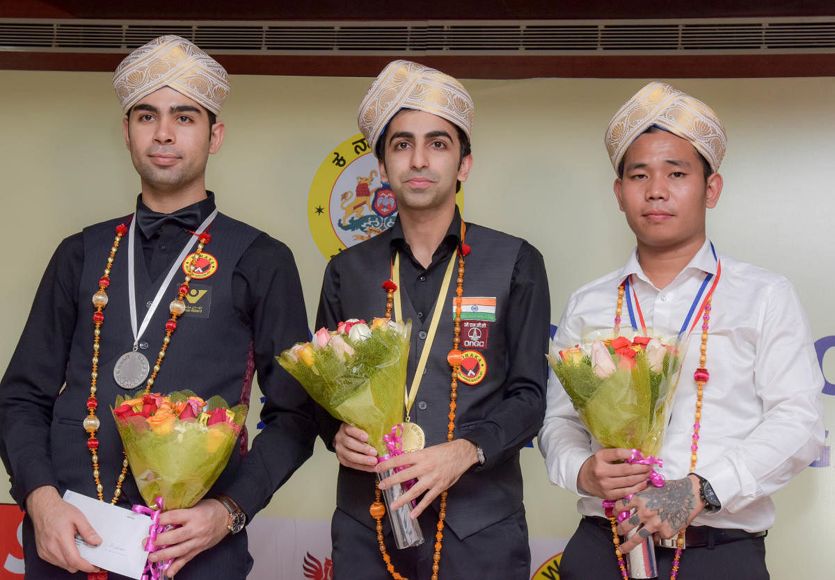 ALL SMILES: India's Pankaj Advani (centre) is flanked by Iran's Ehsan Hyderinezhad (left) and Aung Phyo of Myanmar at the KSBA Hall on Thursday. DH PHOTO/BH SHIVAKUMAR 