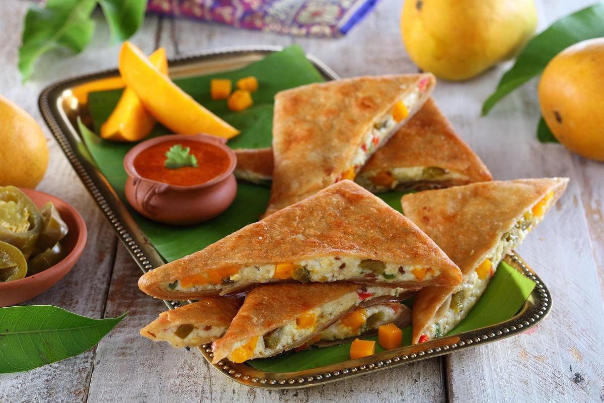 Mango jalapeno cheese lifafa