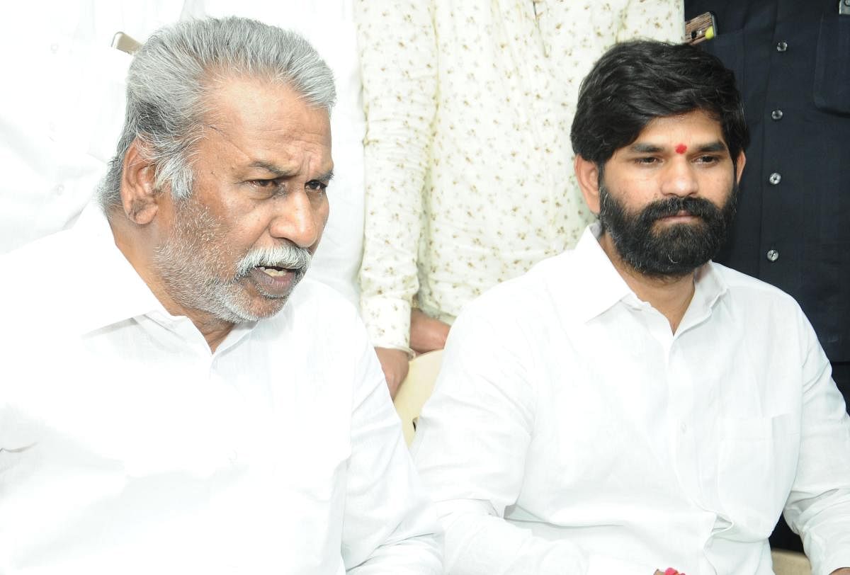 Kampli MLA J N Ganesh (right) with KPCC vice president Suryanarayana Reddy at a press meet in Ballari on Saturday. DH PHOTO