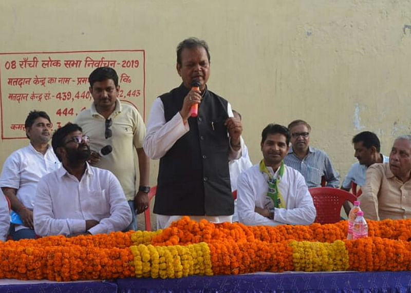 Former Union Minister Subodh Kant Sahay, the Congress candidate from Ranchi, addressing party workers in his Lok Sabha constituency. DH photo