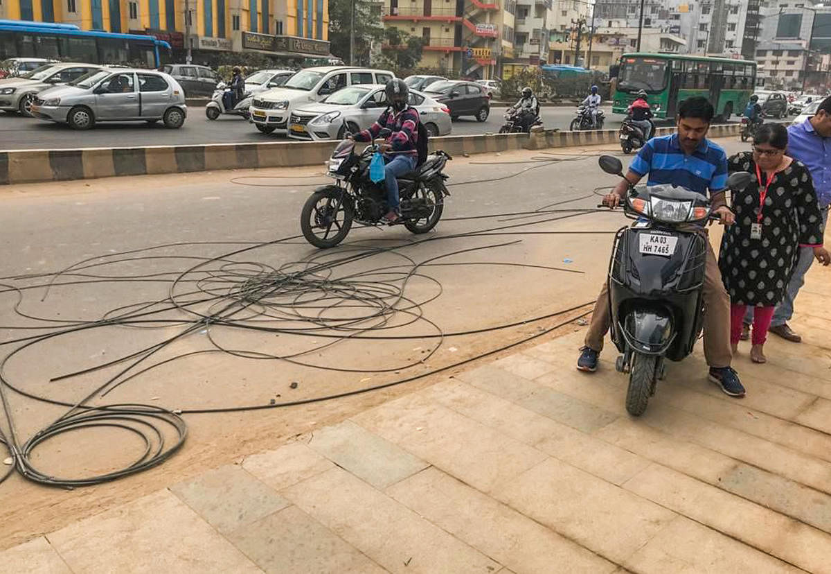The BBMP has now removed OFCs on either side of the roads in Bellandur, Kasavanahalli, Sarjapur Main Road, Haralur Road among other areas. The cumulative length of the roads cleared of the cables is 20 km. 