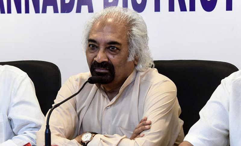 Sam Pitroda, Chairman of the Indian Overseas Congress (IOC), flagged off the NRI Campaign Bus from the AICC Headquarters. (DH File Photo)