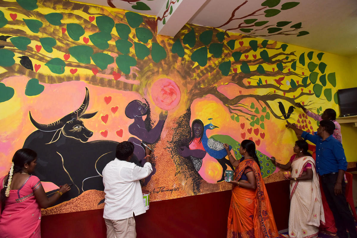 Activists and bonded labourers rescued by Jeeta Vimukti Karnataka give expression to their experiences in paintings which were exhibited at an event in Bengaluru on Thursday. DH Photo