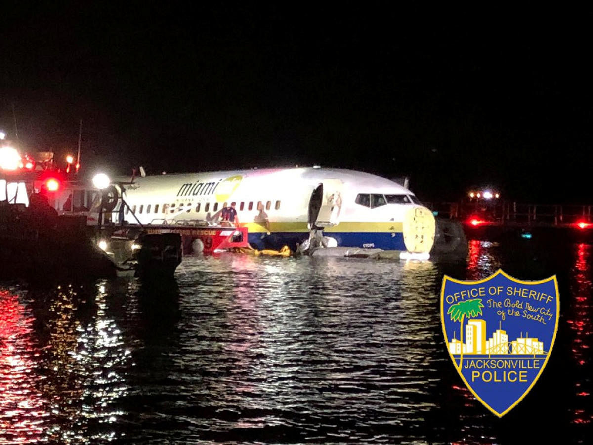 A Boeing 737 is seen in the St. Johns River in Jacksonville, Florida, U.S. May 3, 2019 in this picture obtained from social media. Reuters/Jacksonville Sheriff's Office