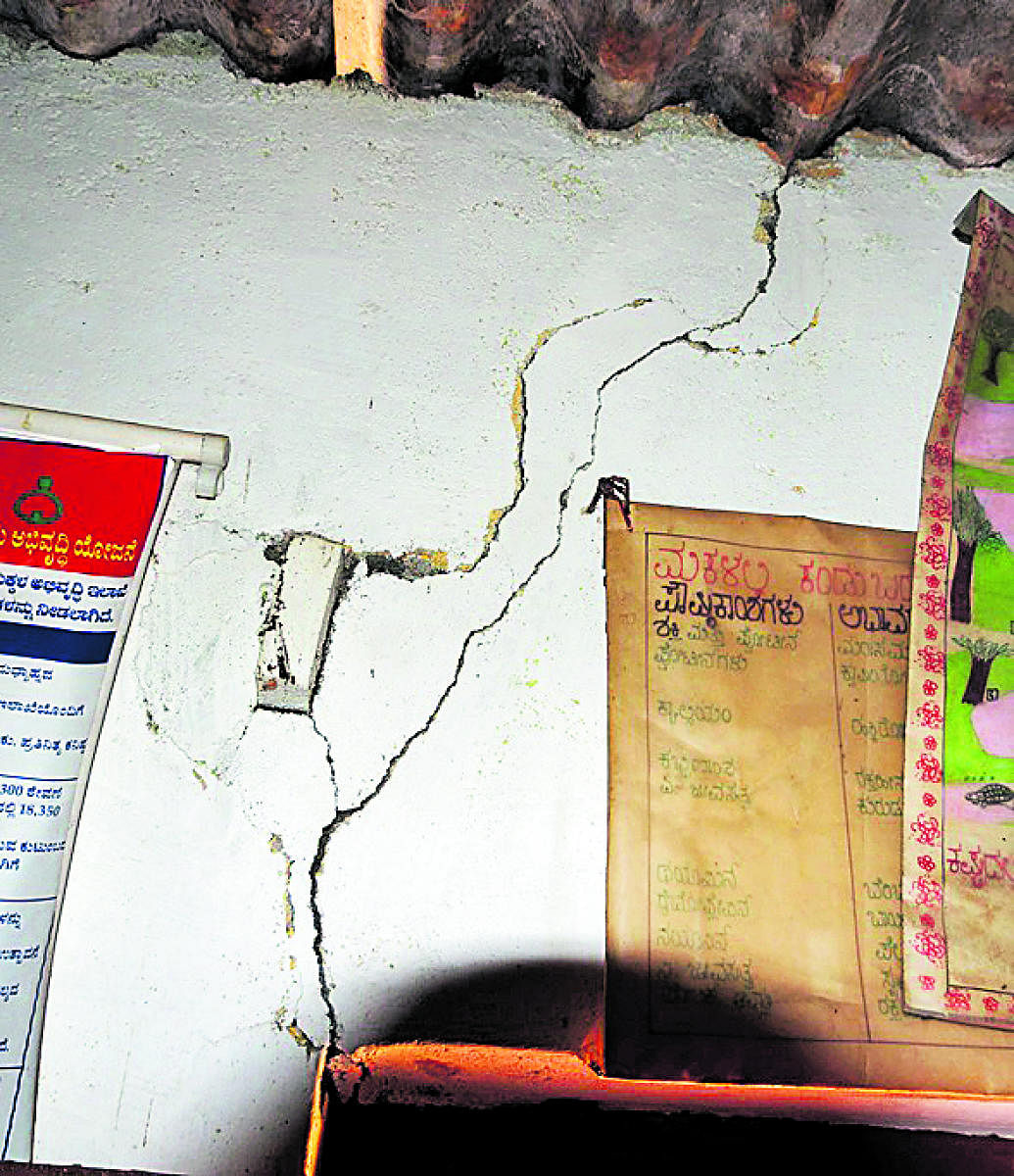 The cracked wall of the anganwadi centre at Abhyathmangala Paisari in Valnooru Tyagathooru Gram Panchayat jurisdiction in Kushalnagar.