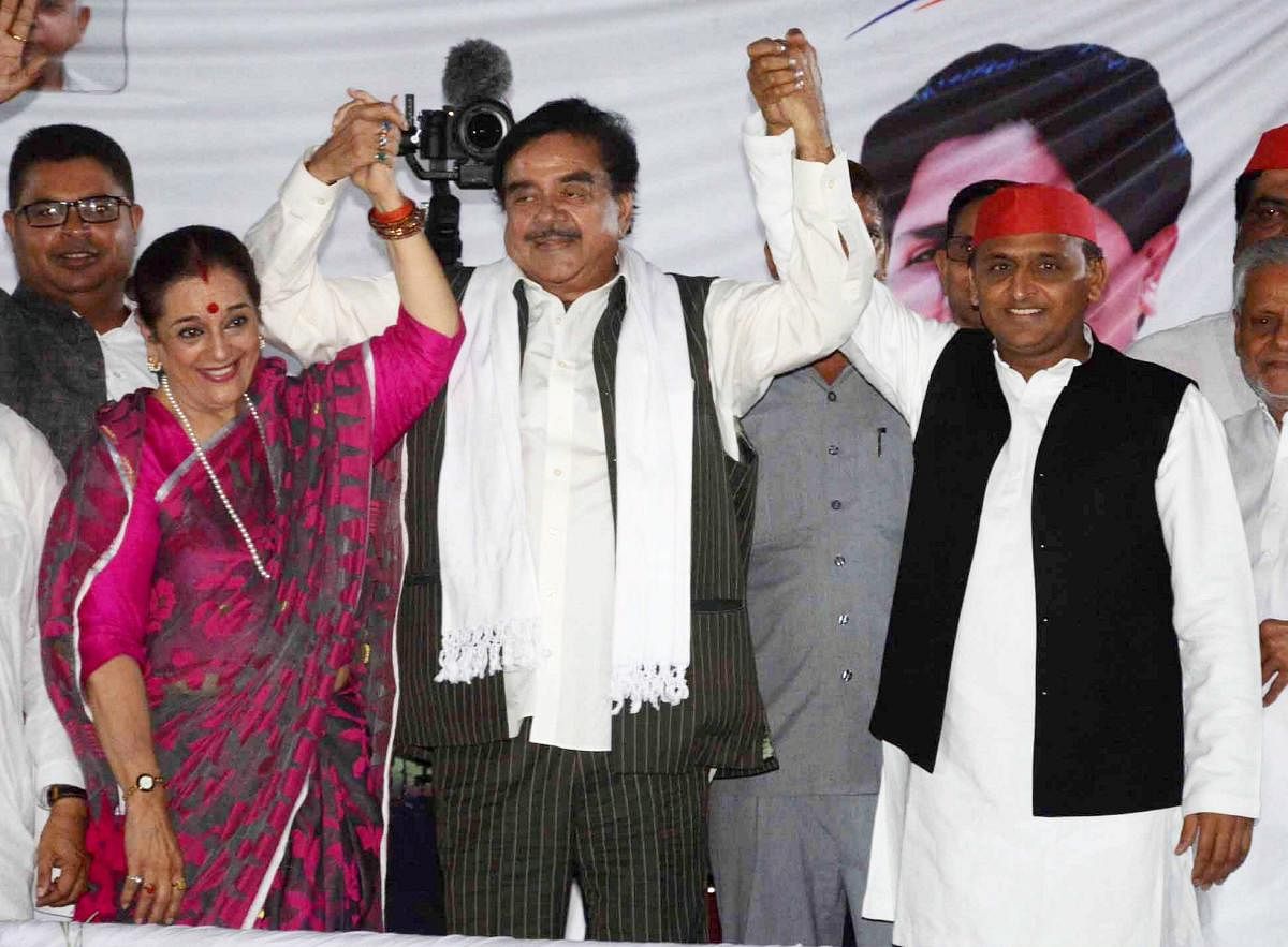 Samajwadi Party President Akhilesh Yadav with Party candidate from Lucknow Poonam Sinha and Congress candidate from Patna Sahib Shatrughan Sinha during an election campaign rally for the Lok Sabha elections, in Lucknow, Thursday, May 2, 2019. (PTI Photo) 