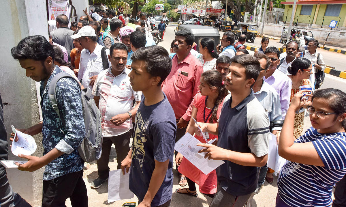 The government had already announced the test for the affected candidates, including over 500 students from various parts of North Karnataka, who missed NEET exam due to late arrival of Hampi express. DH file photo