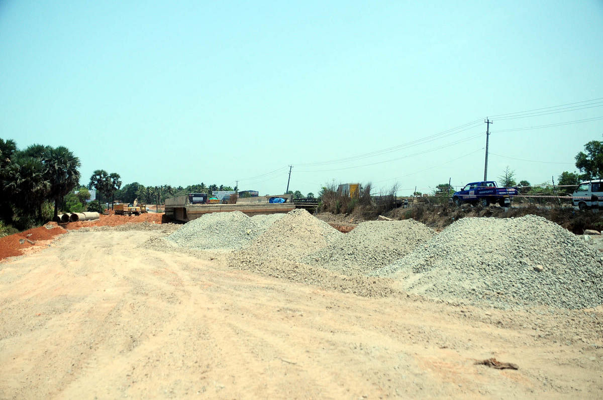 The construction of a bridge at Yermal Kalsanka has remained incomplete.