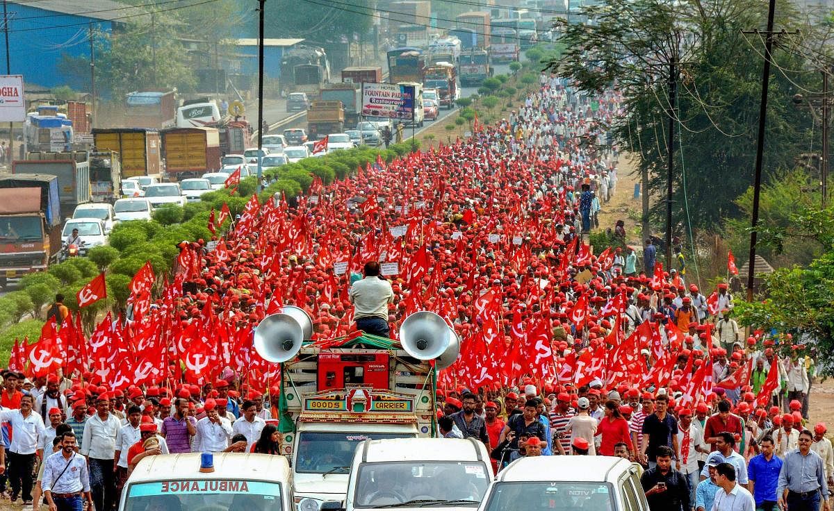 Farmers of All Indian Kisan Sabha march from Nashik to Mumbai, demanding a loan waiver, in Thane. PTI